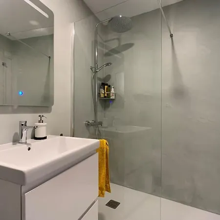 Cliffhanger Spectacular View Over North Coast *