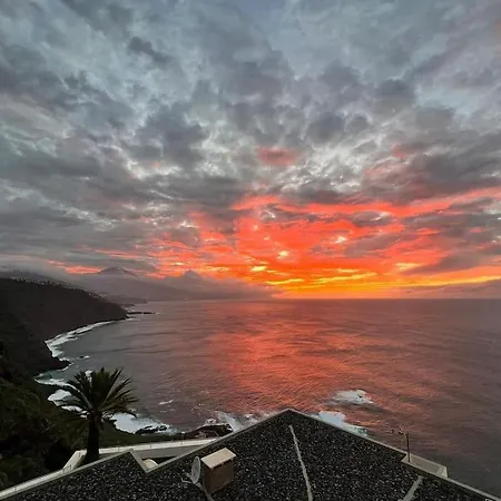 Cliffhanger Spectacular View Over North Coast