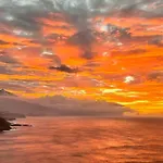 Cliffhanger Spectacular View Over North Coast Lejlighed