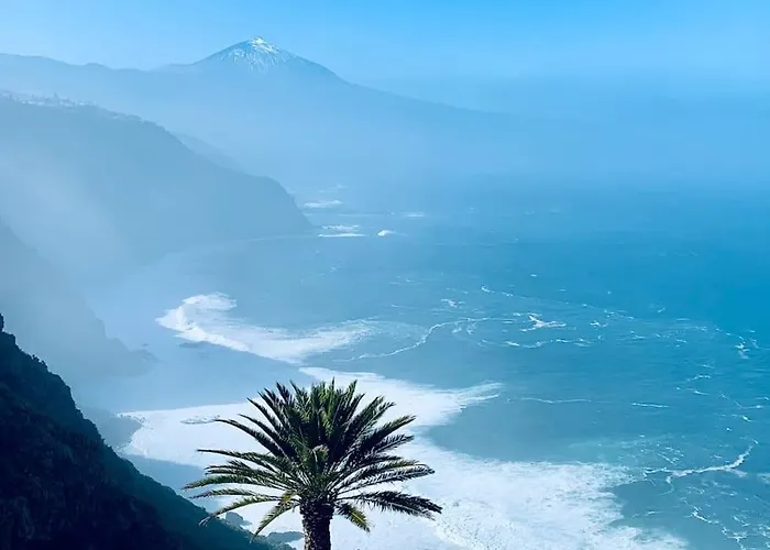 Cliffhanger Spectacular View Over North Coast Apartment