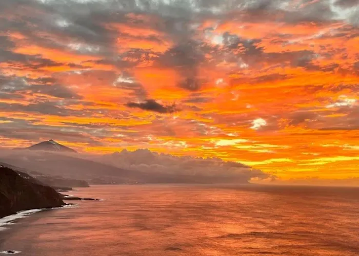 Cliffhanger Spectacular View Over North Coast Apartment